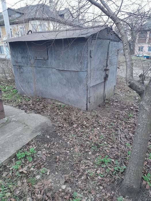 Металлический домик , гараж.