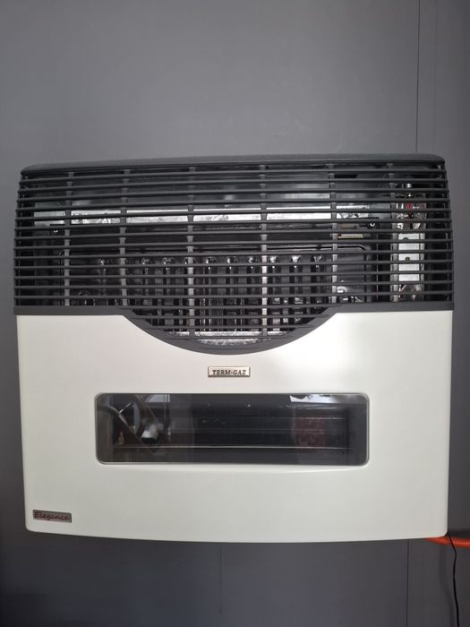 Piec gazowy wiszący.