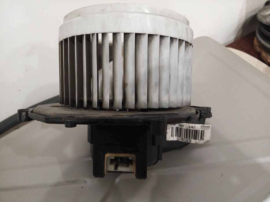 Моторчик печки отопителя Пежо партнёр 2