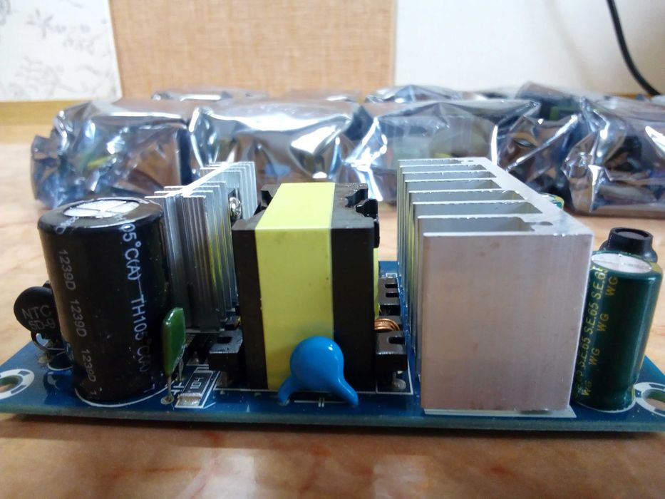 Импульсный блок питания AC 100-240 to DC 24В, 6А: 320 грн. - Прочие ...