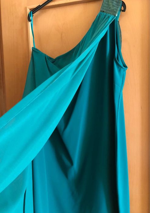 Vestido de cerimónia verde,  em tecido fluido