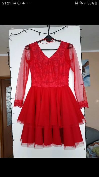 Elegancka czerwona sukienka