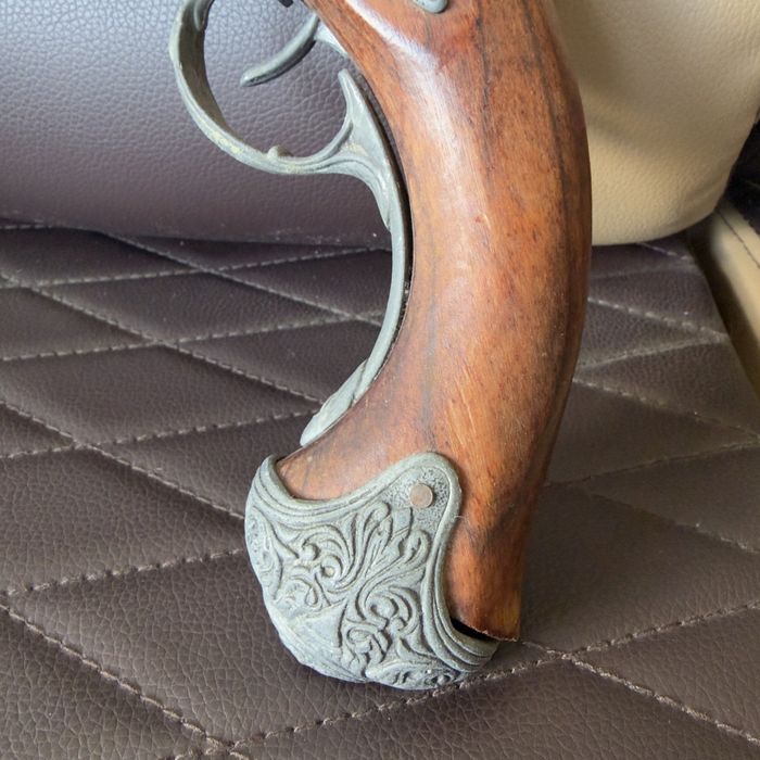 Pistola flintlock antiga ornamentada – peça decorativa