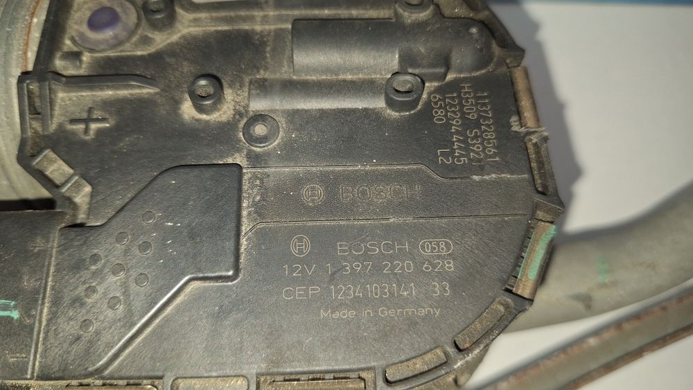 Limpa vidros da frente Volvo V40 2014