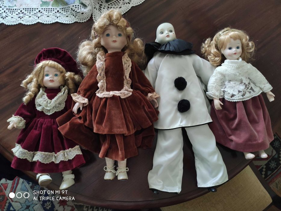 Bonecas decorativas em porcelana