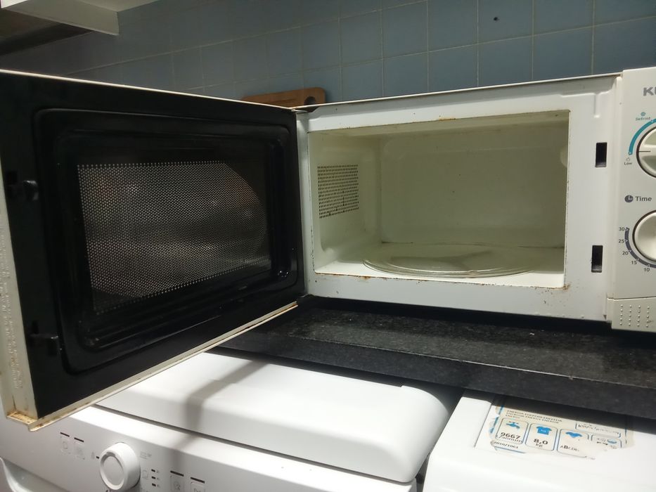 Microondas a trabalhar bem