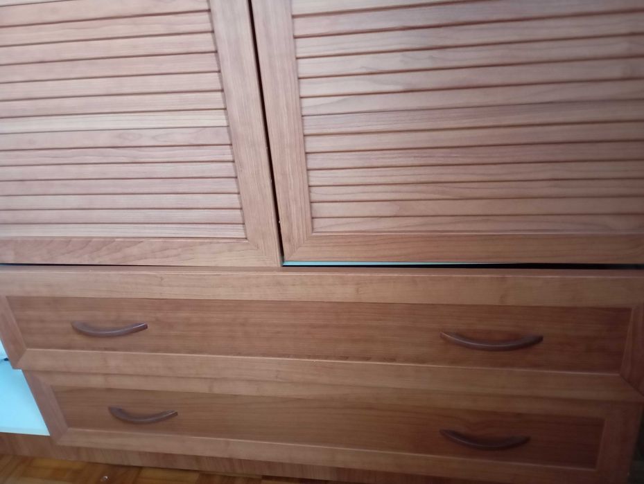 Vendo roupeiro 3 portas