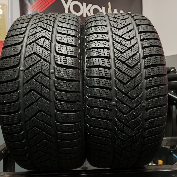 235/35/19 XL Sprzedam parę opon zimowych Pirelli