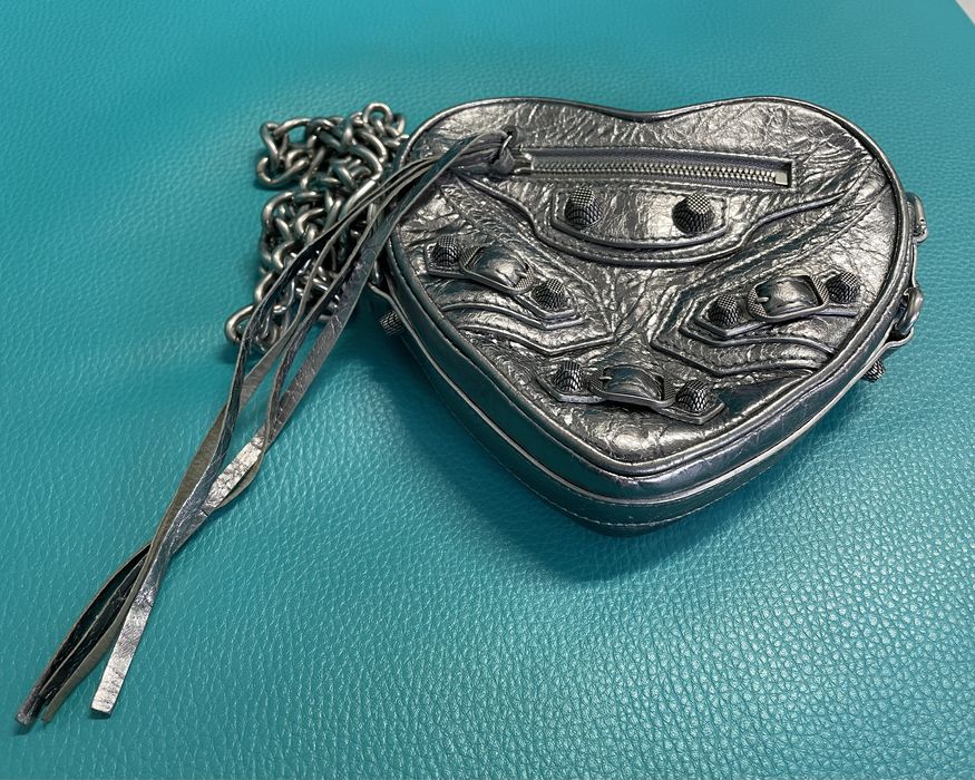 Mala  Balenciaga linda! 100% pele forma coracao da Balenciaga