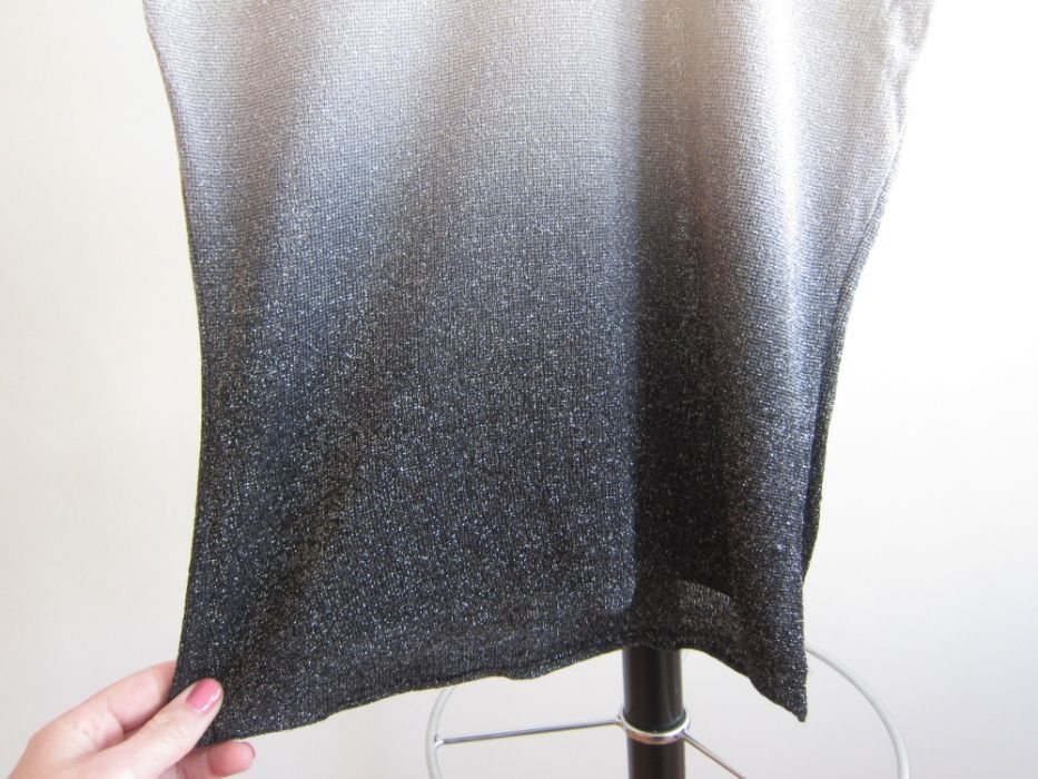 Blusa de Senhora com decote em bico de manga curta Cinzenta com 2 tons