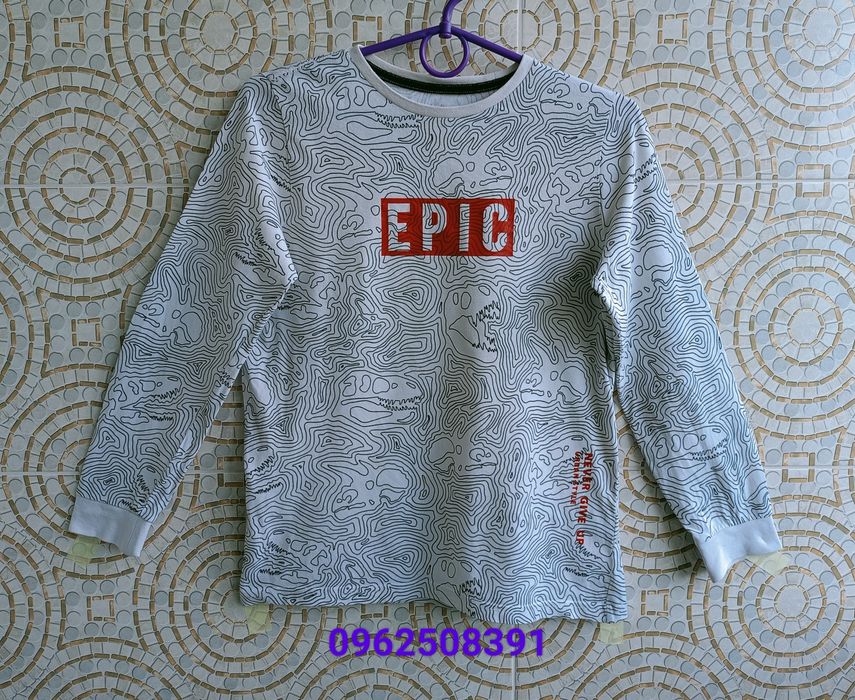 Реглан на мальчика 9-10лет,  белый с черным  принтом отпечатка, F&F