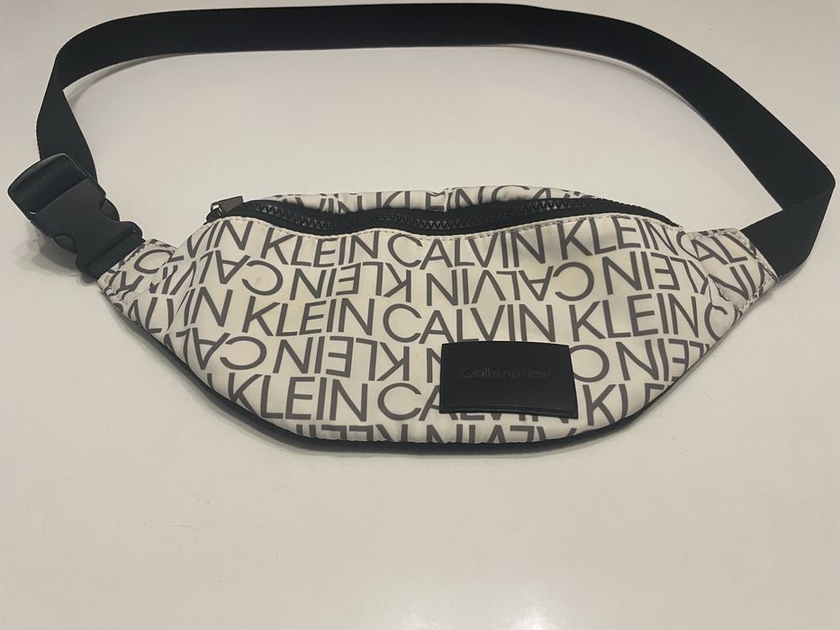 Бананка Calvin Klein