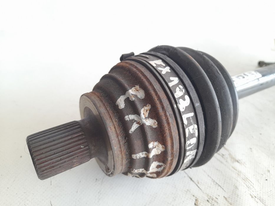 Transmissão frente esquerda SEAT Leon (1P1)