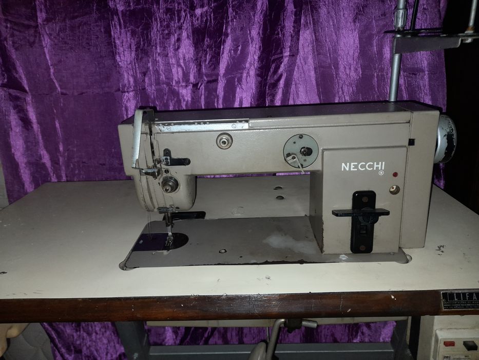Maquina de cozer industrial de ponte e linha