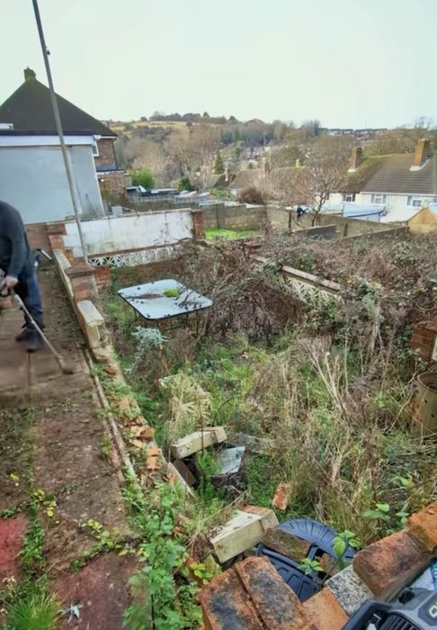 Limpeza de telhados e muros e jardinagem