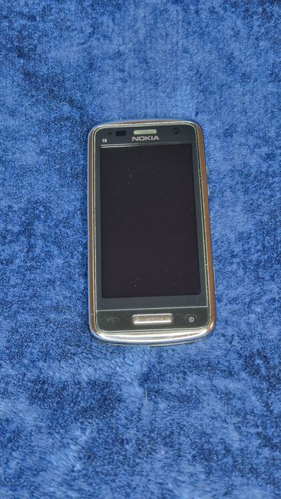мобільний телефон Nokia C6-01