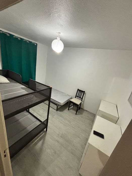 Quarto compartilhado em vivenda - Rio de Mouro
