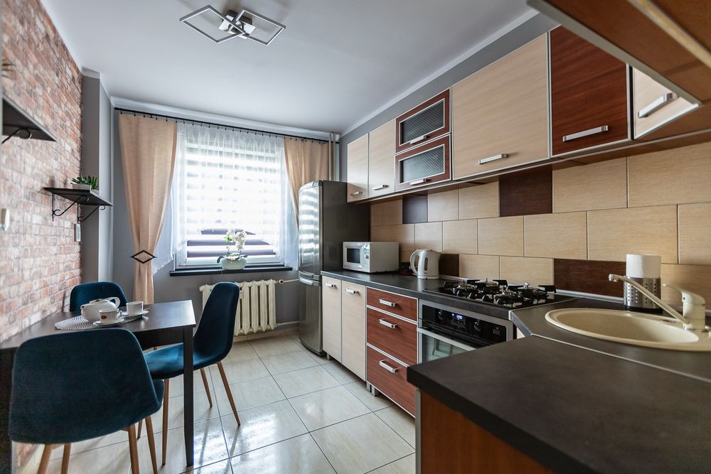 Komfortowe mieszkanie 2 pok. klimatyzacja, rolety suszarka bio kominek