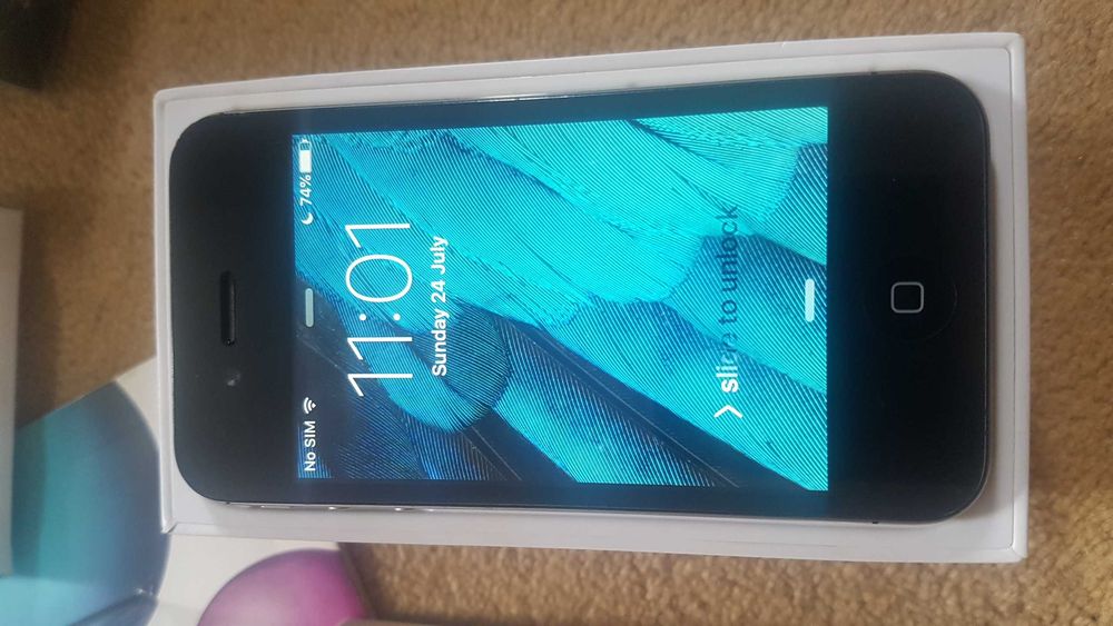 iPhone 4s telemóvel como novo com capas silicone novas e acessórios