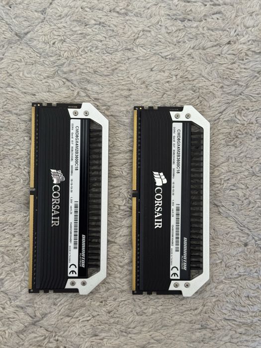 CORSAIR DOMINATOR PLATINIUM 8gb (2x4) 3600mhz  cl18