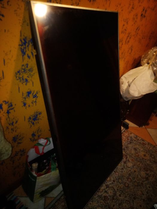 Sprzedam tanio duży płaski telewizor SAMSUNG 65 Cali uszkodzony