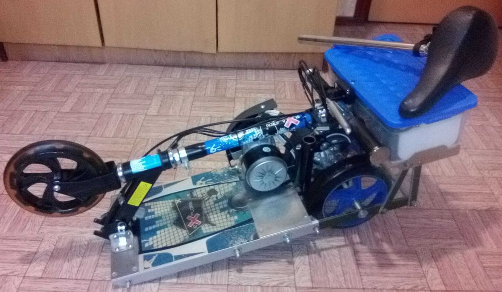 Электросамокат трёхколёсный