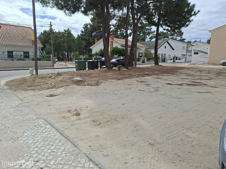Terreno de Gaveto 310 m² com Potencial para 2 Fogos – Quinta do Conde