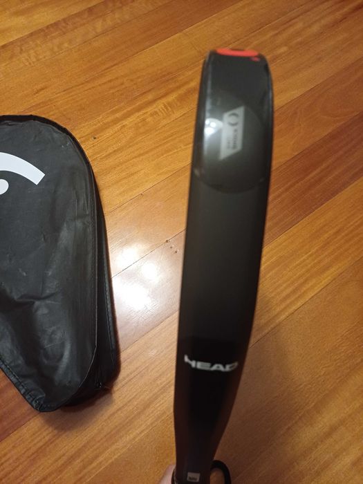 Raquete com capa, padel, Arturo Coelho