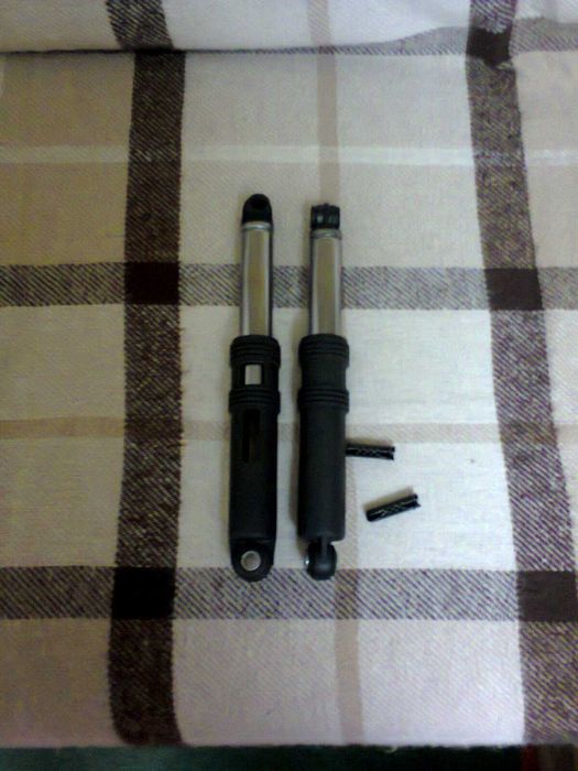 продам  амортизаторы на стиральную  машину  ИНДЕЗИТ