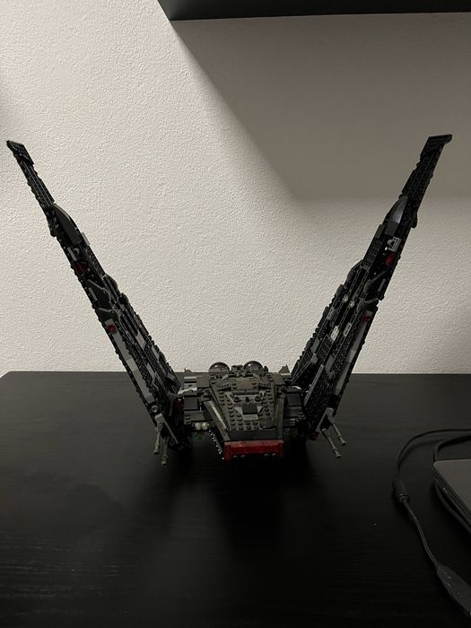 Lego Star Wars: Kylo Ren’s Shuttle 1005 peças