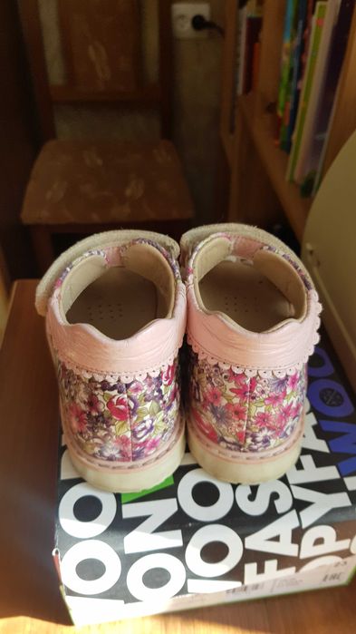 Босоніжки для дівчинки 23 р.