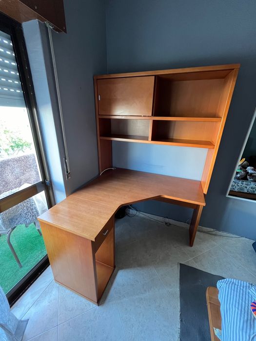 Estante com secretária em madeira maciça