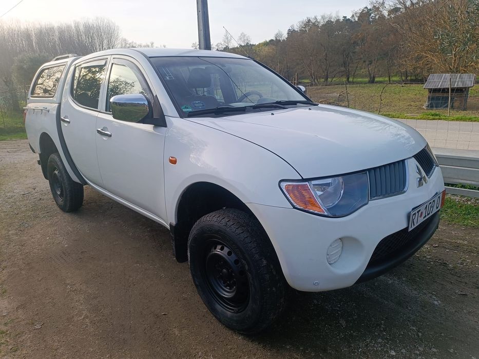 Mitsubishi L200 4x4 2010 Documentos alemães.