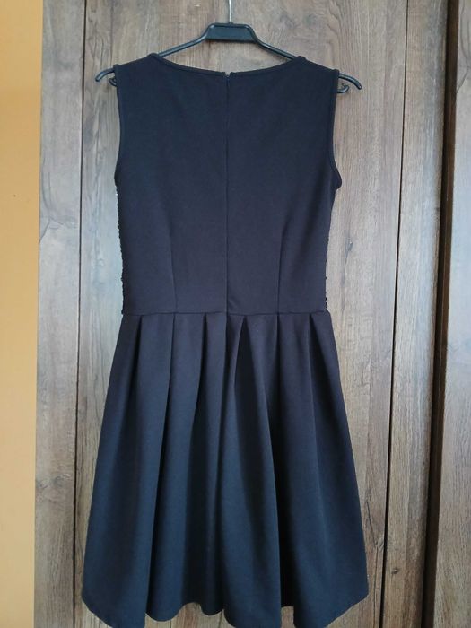 Reserved Sukienka z cekinami r.M elegance