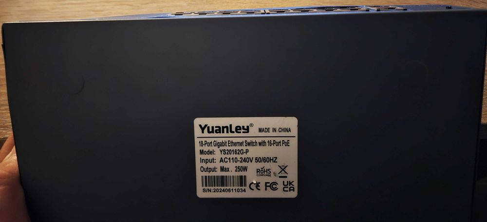 YuanLey Switch 18 Portowy Gigabit PoE with 2x Uplink 16 PoE+ Port 1000