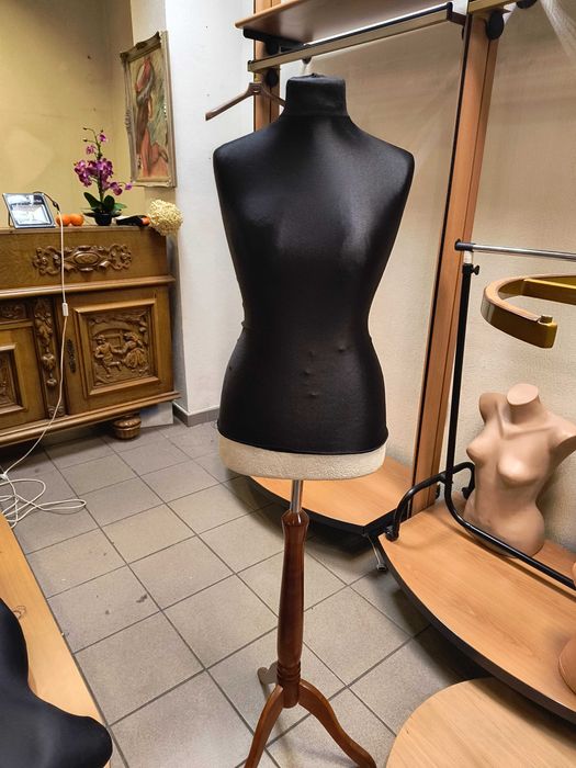 Wyposażenie sklepu- manekiny