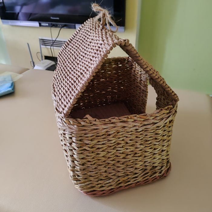 Плетёный домик из лозы для котят