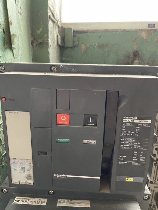 Продам автоматичний вимикач Masterpact NW20H1 2000A