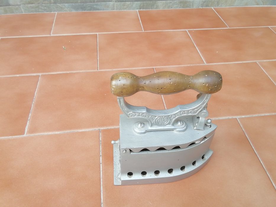Ferro antigo em ferro