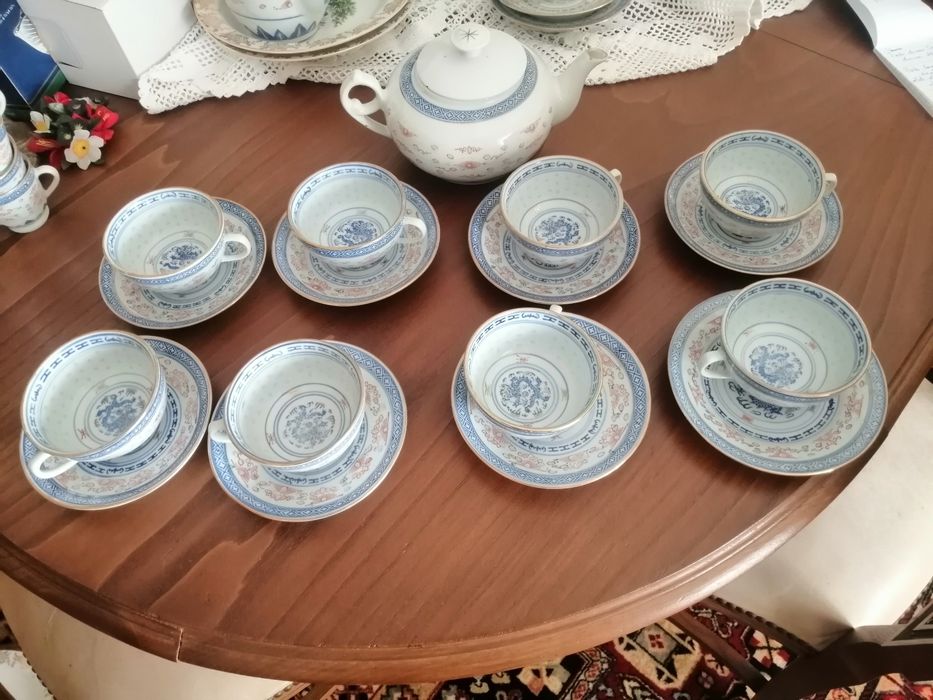 Serviço de chá  Bago de Arroz + outras peças 
1 Bule
1 Açucareiro 
1 L