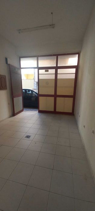 Aluga-se Loja, espaço versátil para gabinete, escritório