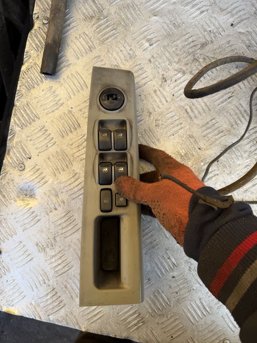 Кнопки стеклоподьемников Киа соренто 05 год kia sorento