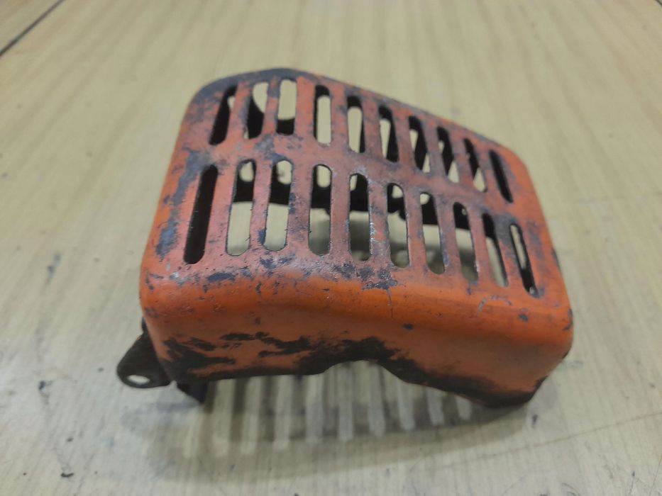 Kubota D420 Osłona Obudowa Pokrywa Korpus