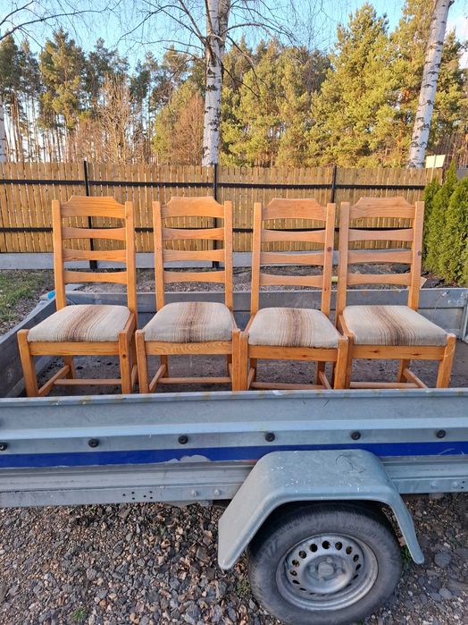 Krzesła cztery Sosnowe