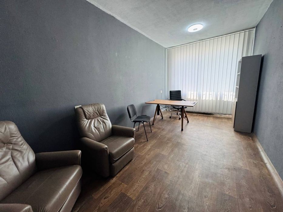 Офіси з ремонтом і меблями по 17 м2 за 3000 грн плюс світло
