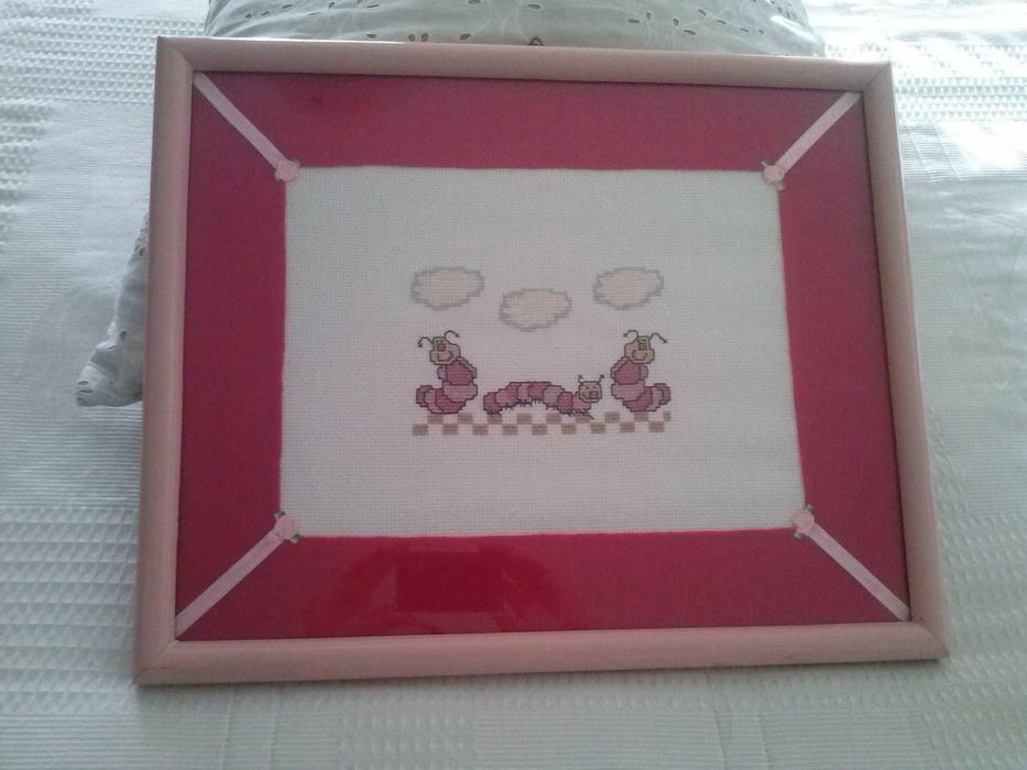 Quadro de criança em ponto cruz (47 x 37 cm)
