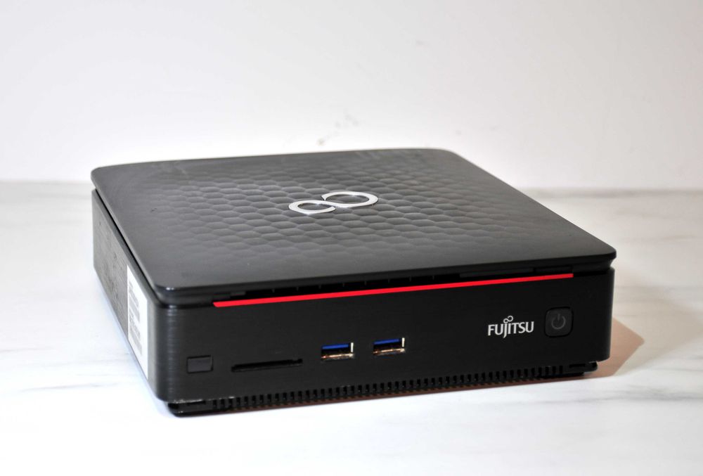 Szybki Mały Komputer Fujitsu Core i7  SSD