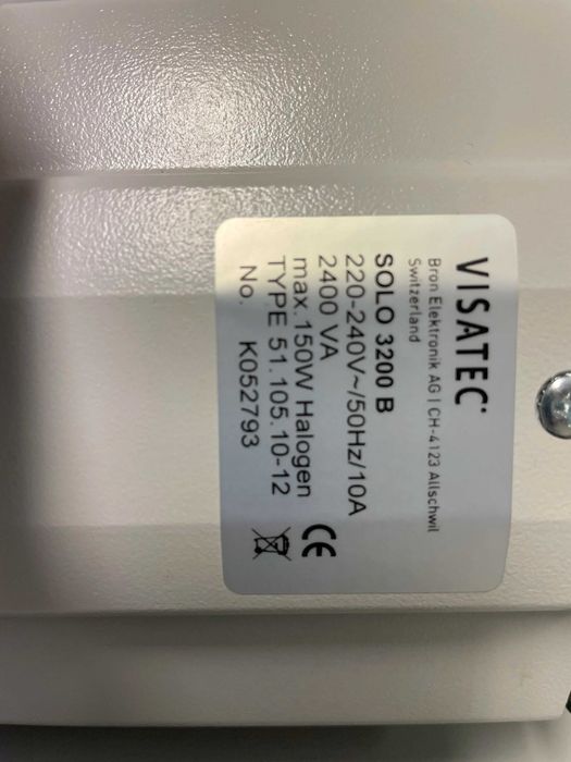 3 Cabeças de Luz Visatec Solo 3200B, 3 tripés e 1 campânula