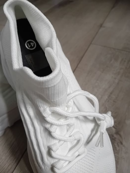 Buty sportowe na platformie 41/27cm.
