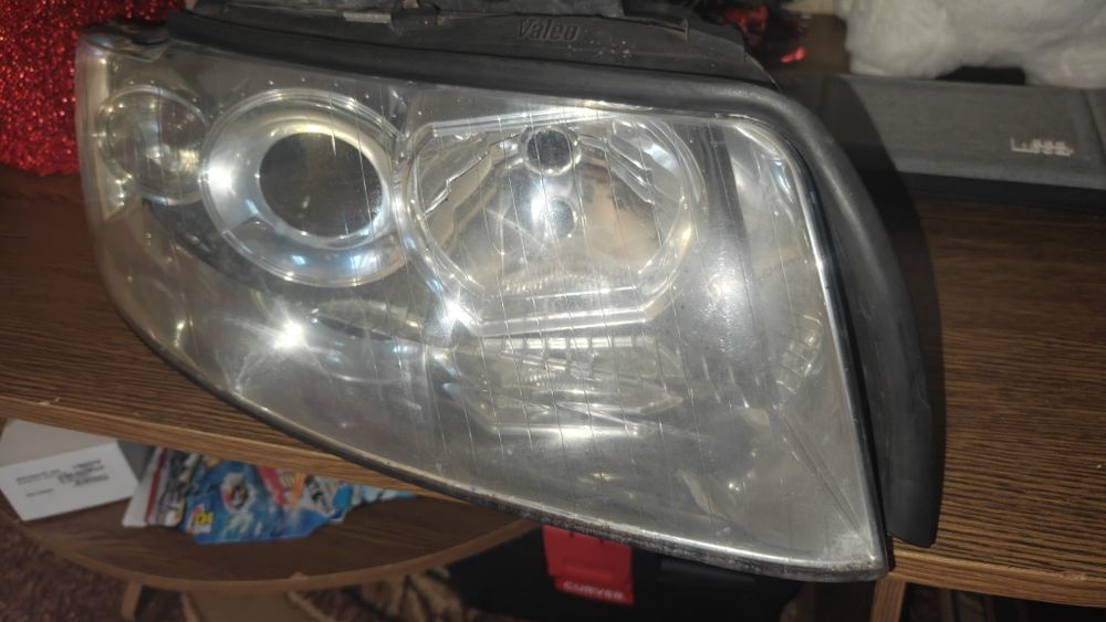 Фара права для Audi a4 b6 Valeo галоген